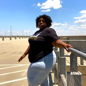 Meet your Posher, Tia